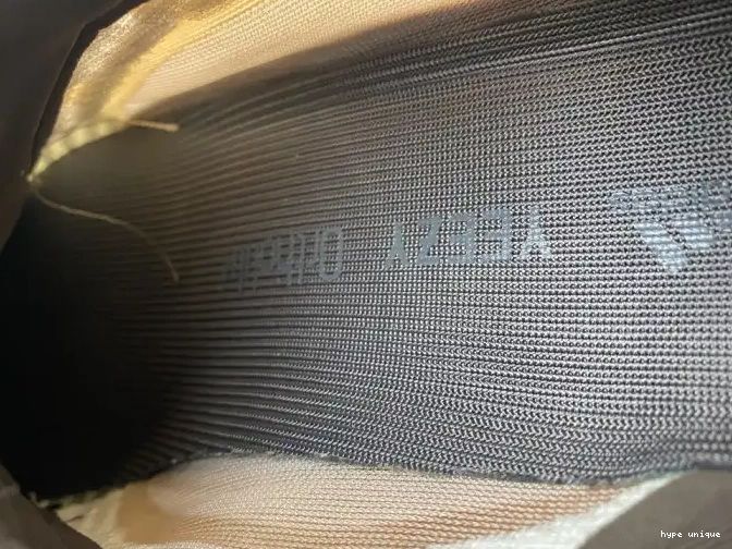 hype Yeezy GY4109 Boost Copfade Adidas 700 V3 0518